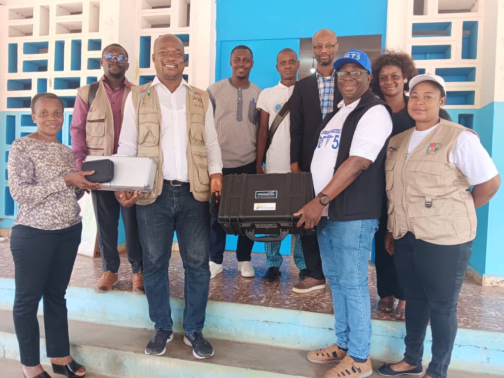 Medical team with MedConnect kit in Ivory Coast